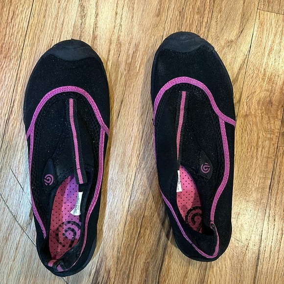 Water shoes worn but plenty of life left! - Picture 1 of 13